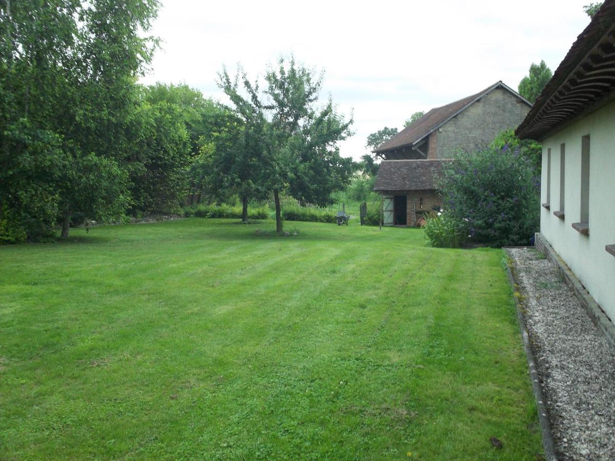 Chambre d'Hôtes des P'tits Bonheurs Dosches Exterior foto
